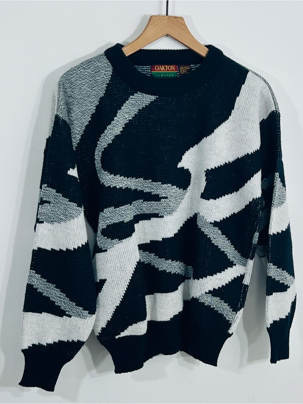 Oakton Limited Vintage Pullover Black Gray White Abstract Sweater Streetwear L
